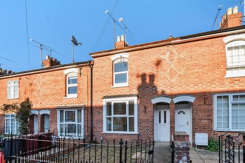 3 bedroom terraced house to rent, Donnington Gardens, Reading, RG1