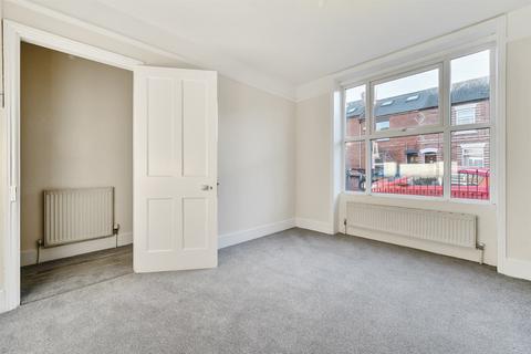 3 bedroom terraced house to rent, Donnington Gardens, Reading, RG1