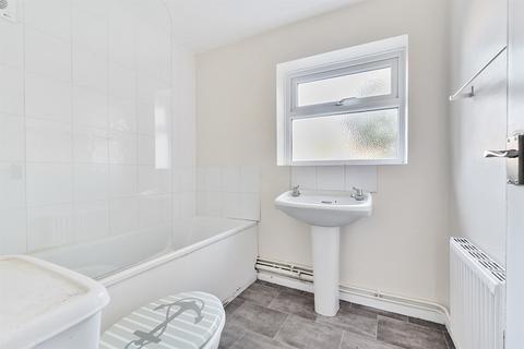3 bedroom terraced house to rent, Donnington Gardens, Reading, RG1