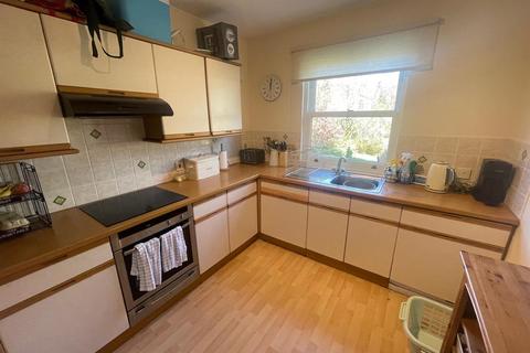 2 bedroom apartment to rent, Lismore Road, Buxton