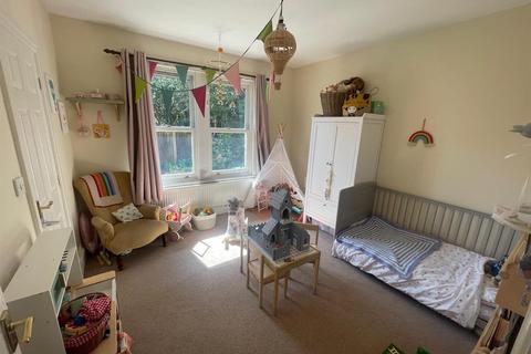 2 bedroom apartment to rent, Lismore Road, Buxton