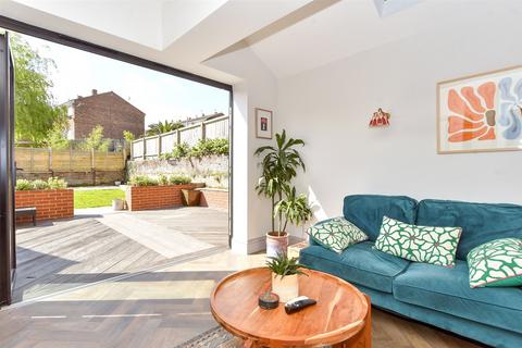 3 bedroom semi-detached house for sale, Well Street, Ryde PO33