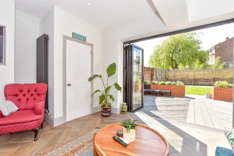3 bedroom semi-detached house for sale, Well Street, Ryde PO33