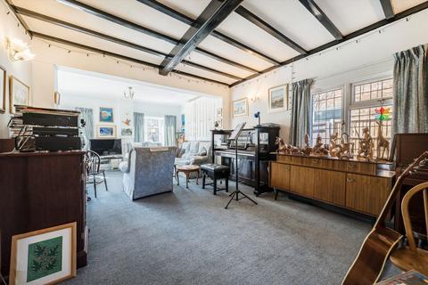 undefined, Staines Road East, Sunbury-On-Thames TW16
