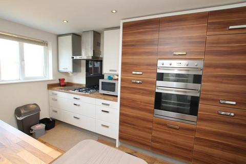 6 bedroom terraced house to rent, Home Leas Close, Bristol BS16