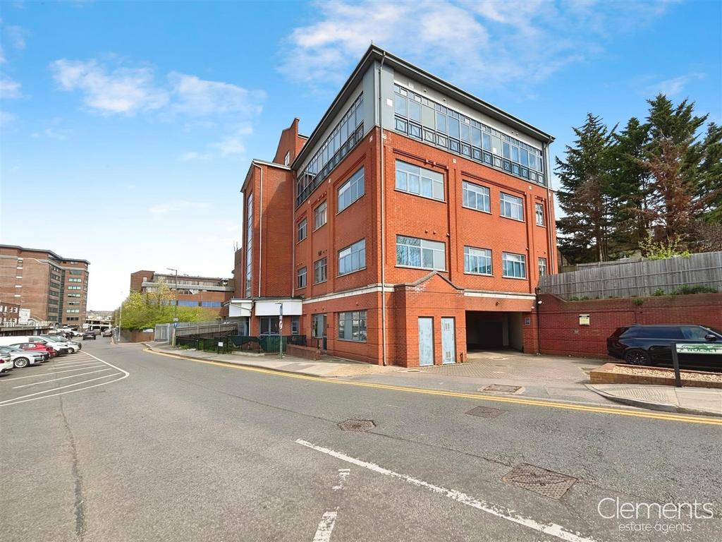 Wolsey Road, Hemel Hempstead HP2 1 bed flat for sale - £200,000