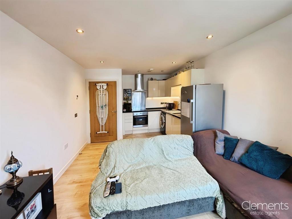 F4620800-Living.Kitchen.jpg
