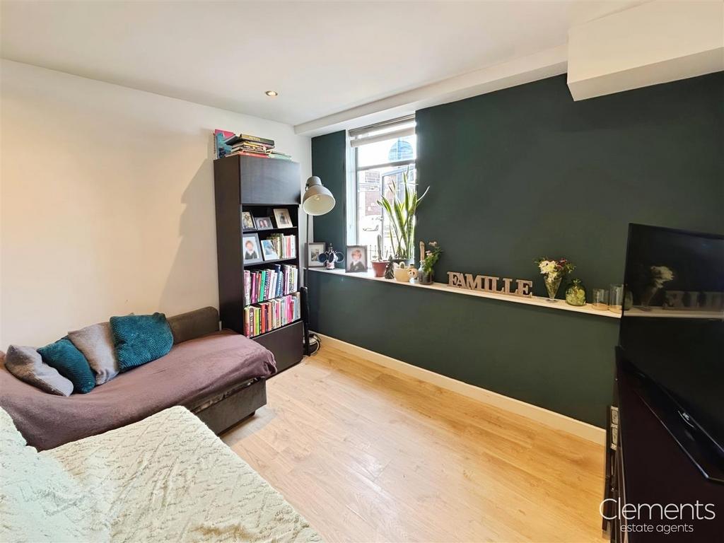 1c87e067-Living 202.jpg