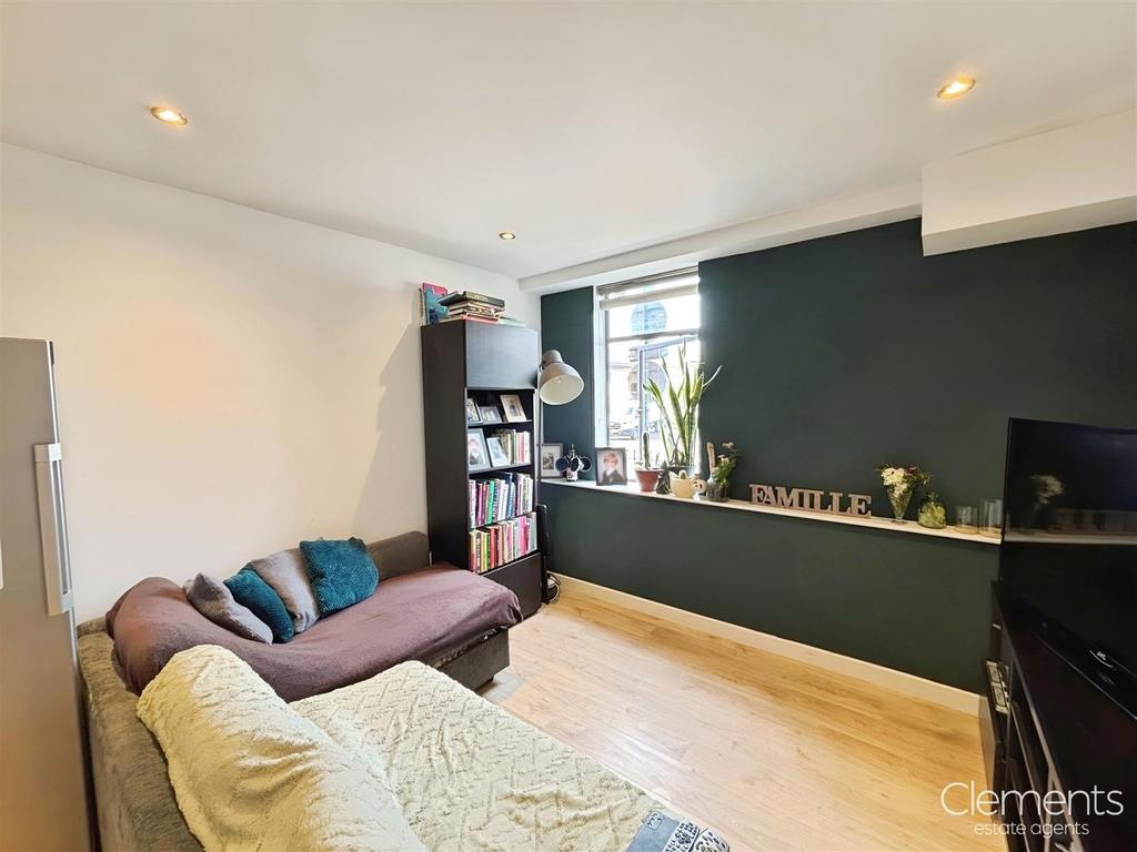 7a36ddc2-Living 201.jpg