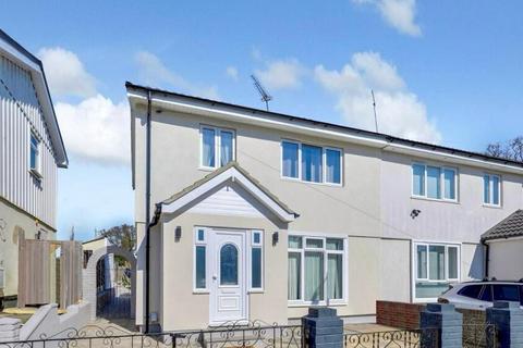 4 bedroom semi-detached house to rent, Loughton, IG10