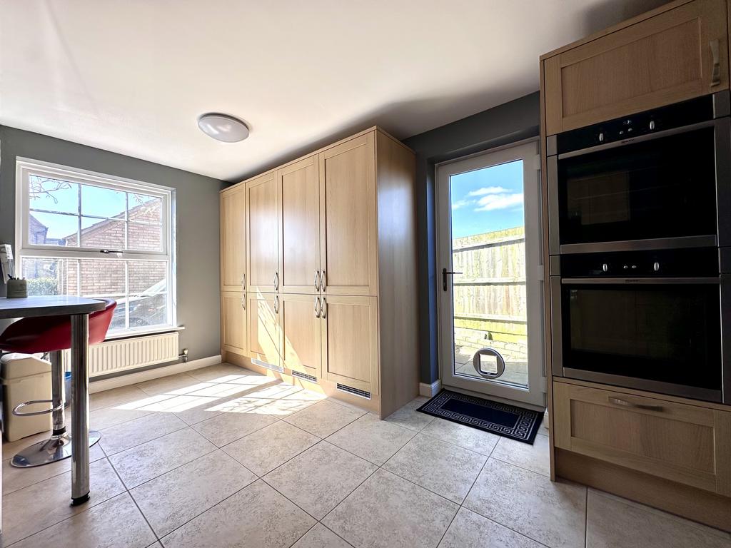 Kitchen 3.JPG