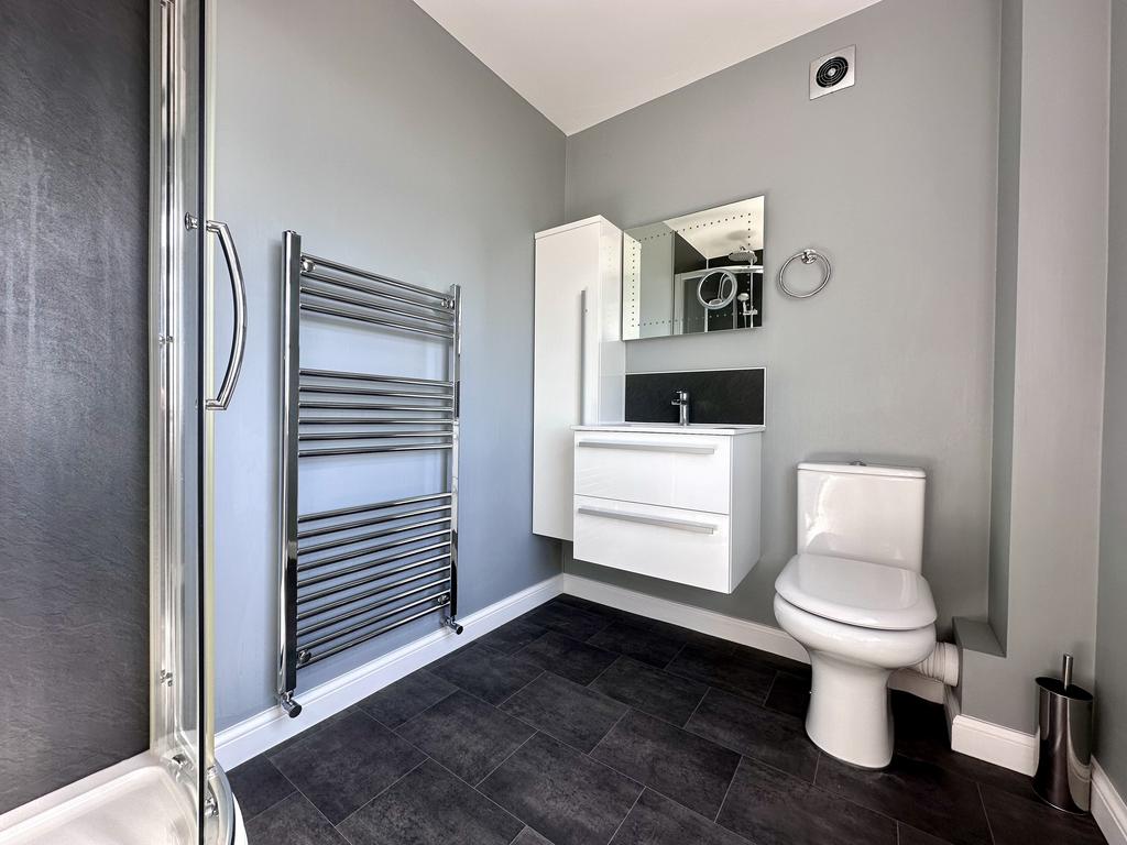 Ensuite 2.JPG