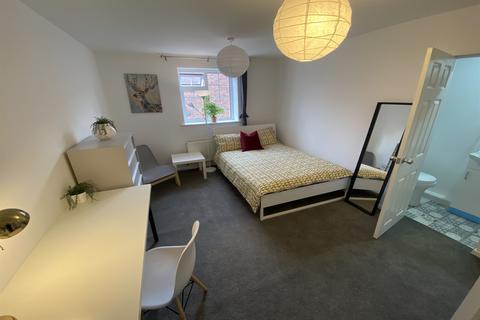 undefined, High Road, Beeston, NG9 2LE
