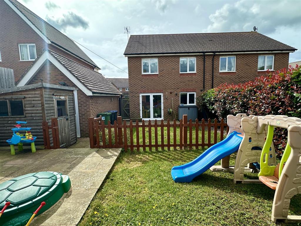 Garden to house