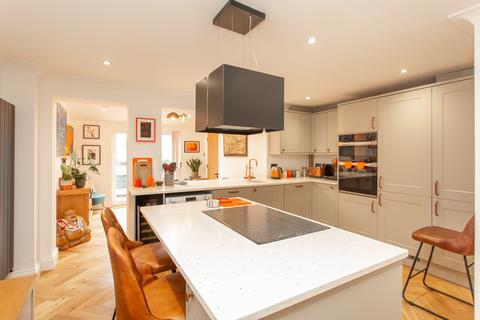 1 Hawthorne Close, Eythorne, Dover, CT15 4BX