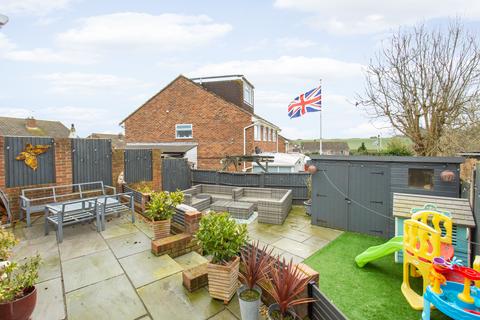 1 Hawthorne Close, Eythorne, Dover, CT15 4BX