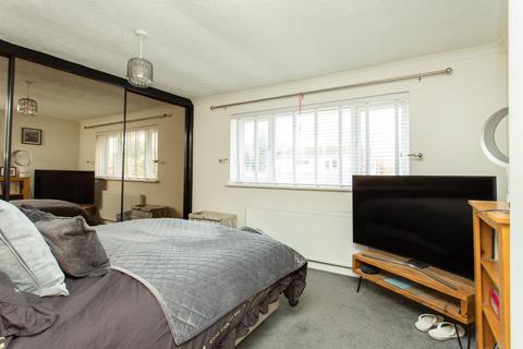 1 Hawthorne Close, Eythorne, Dover, CT15 4BX