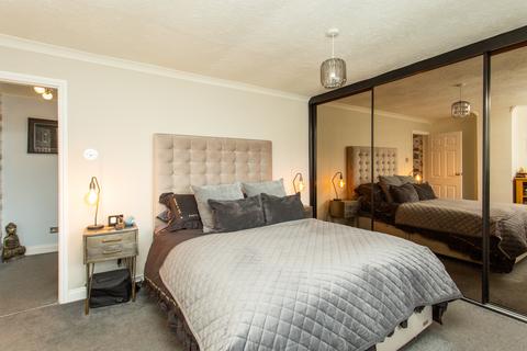 1 Hawthorne Close, Eythorne, Dover, CT15 4BX