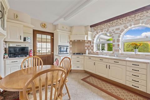 Glen Royle High Road, Barrowby, Grantham, NG32 1BN