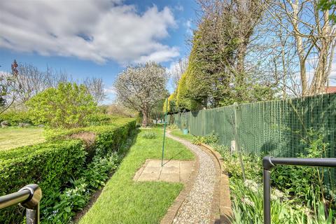3 bedroom detached house for sale, Harlow Road, Roydon