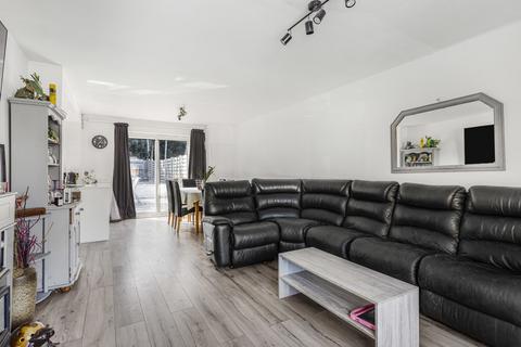 98 Beechtree Avenue, Englefield Green, Egham, TW20 0SR