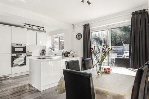 98 Beechtree Avenue, Englefield Green, Egham, TW20 0SR