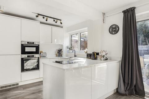 98 Beechtree Avenue, Englefield Green, Egham, TW20 0SR