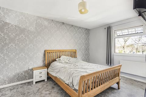 98 Beechtree Avenue, Englefield Green, Egham, TW20 0SR
