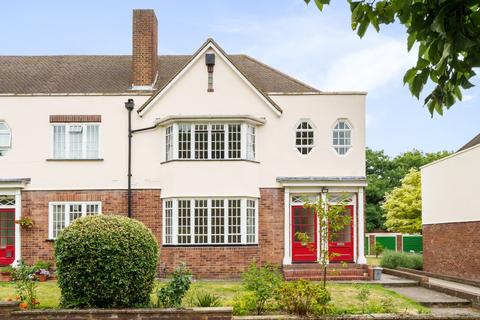 2 bedroom flat to rent, Lock Chase Blackheath SE3