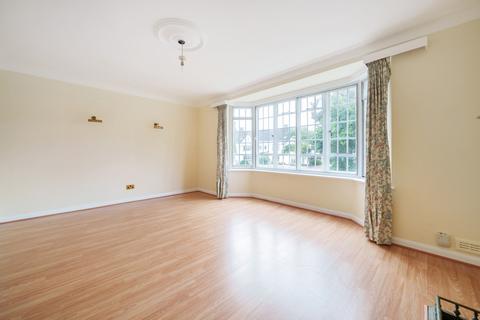 2 bedroom flat to rent, Lock Chase Blackheath SE3