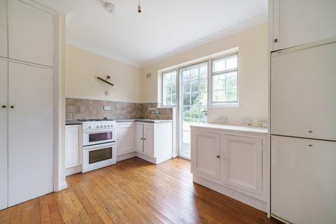 2 bedroom flat to rent, Lock Chase Blackheath SE3