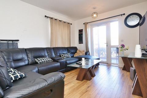 2 bedroom apartment for sale, Chaffinch Lodge, Collier Row, RM5