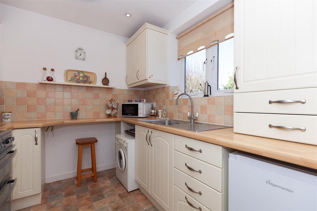 Kitchen 2.jpg