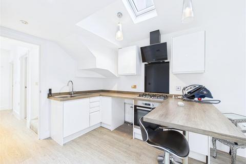 2 bedroom apartment for sale, Crescent Road, Warley, Brentwood