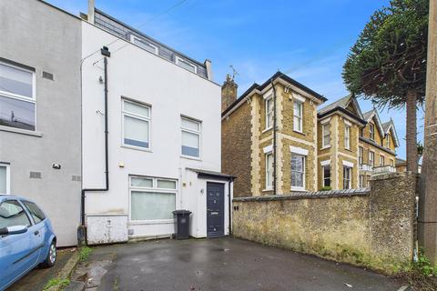 2 bedroom apartment for sale, Crescent Road, Warley, Brentwood