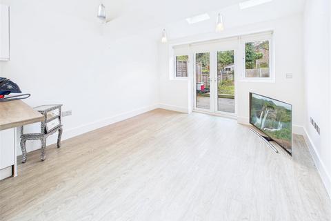 2 bedroom apartment for sale, Crescent Road, Warley, Brentwood
