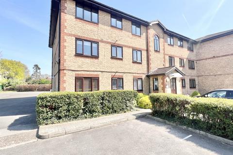 1 bedroom flat to rent, Hutchins Close, Hornchurch RM12
