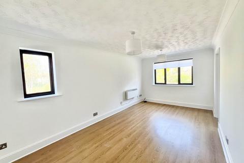 1 bedroom flat to rent, Hutchins Close, Hornchurch RM12