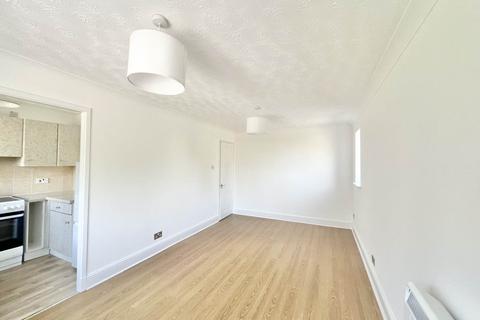 1 bedroom flat to rent, Hutchins Close, Hornchurch RM12