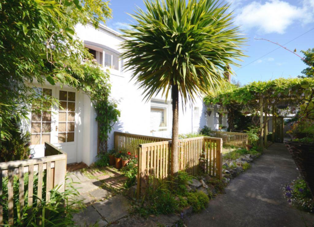 High Street, Dawlish, EX7 3 bed house £275,000