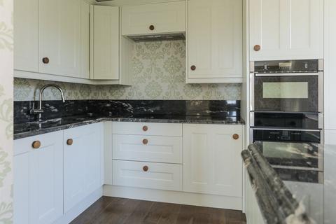 3 bedroom flat for sale, Canterbury Road, Westgate-on-Sea, Kent, CT8