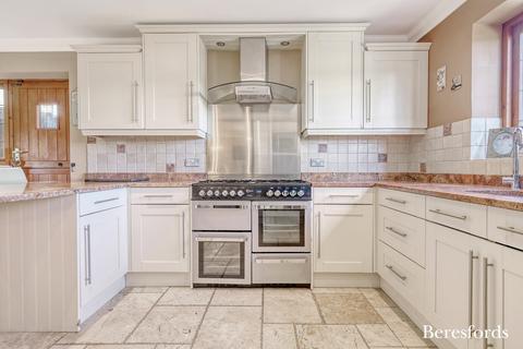6 bedroom detached house for sale, Church Road, Ramsden Bellhouse, CM11
