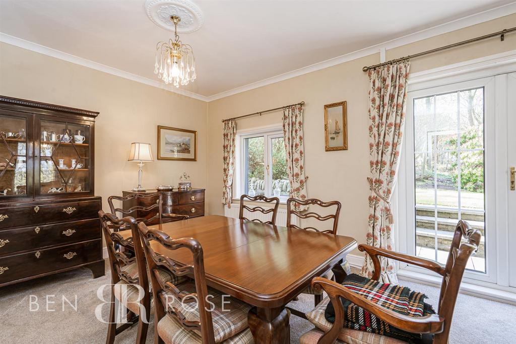 Lounge/Dining Room