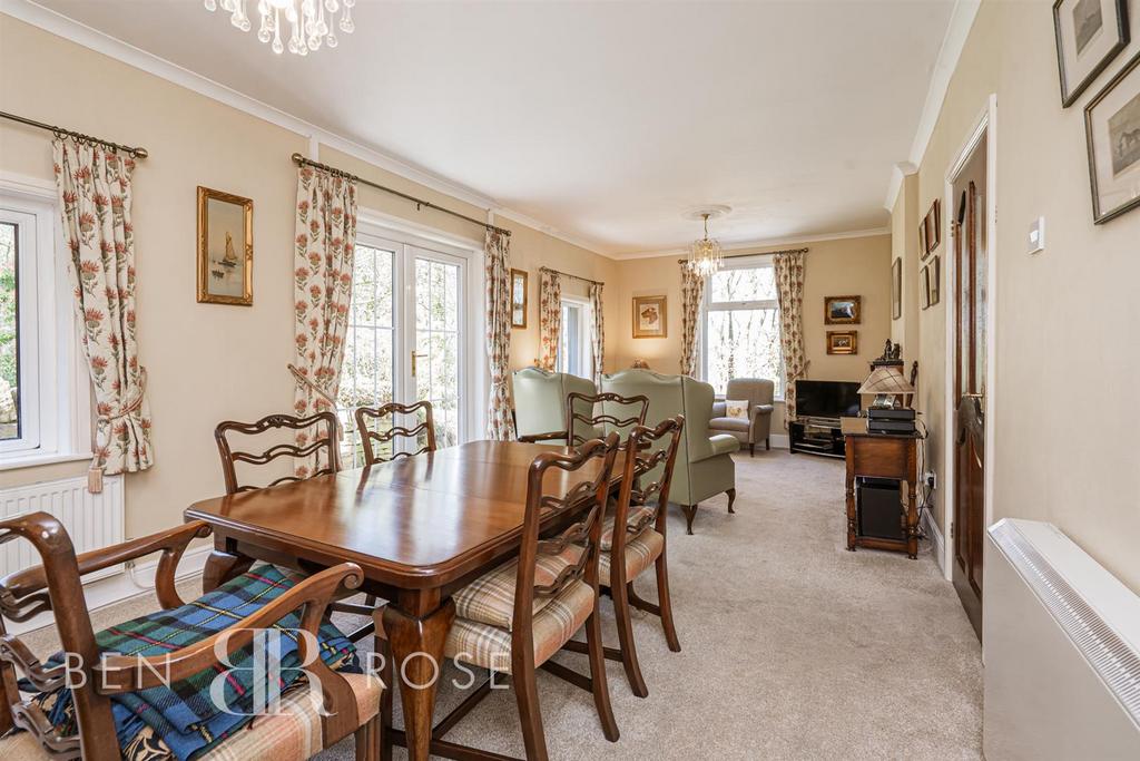 Lounge/Dining Room