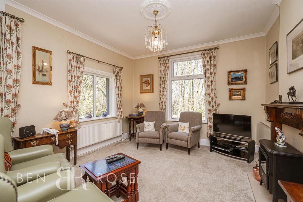 Lounge/Dining Room