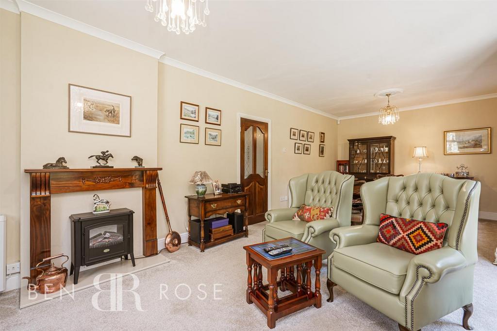Lounge/Dining Room