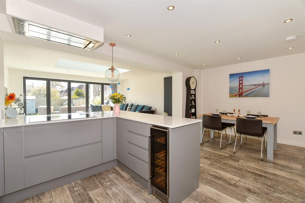 Kitchen/Dining Area