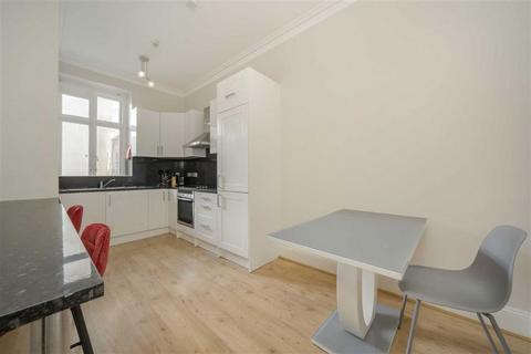 2 bedroom flat to rent, Queen's Gate, London SW7