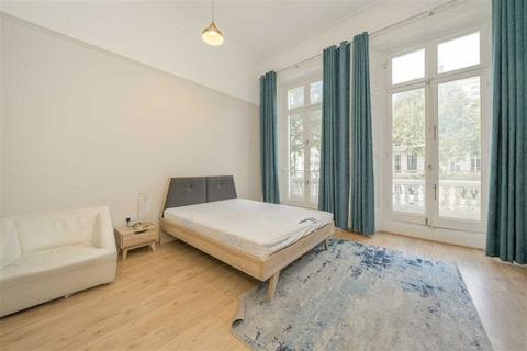 2 bedroom flat to rent, Queen's Gate, London SW7