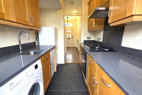7 Bohun Grove, Barnet, EN4 8UA